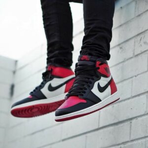 AIR JORDAN 1 RETRO BRED